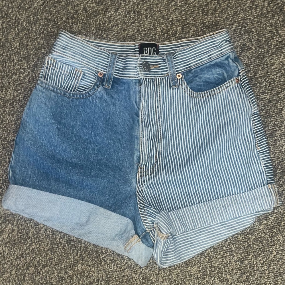 BDG High-Waisted Contrast Color Mom Jean Shorts